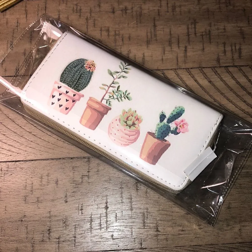 NWT Western Garden 🪴 Security Zip Vegan Wallet. Roomy!